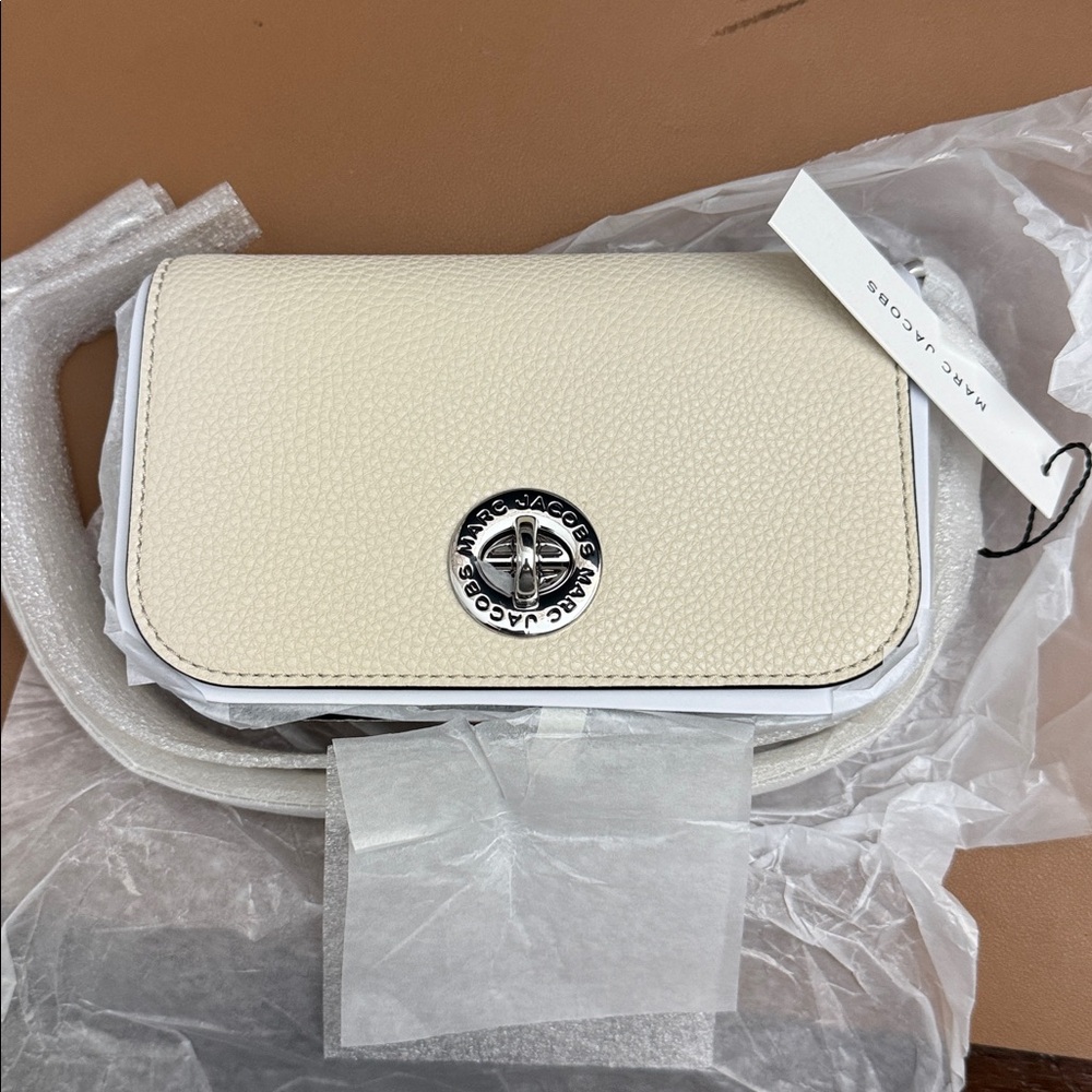 NWT Marc Jacob’s Signet Turnlock Cream Convertible Bag